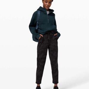 LULULEMON Keep Moving 7/8 High-Rise Pant Camo Sz 6